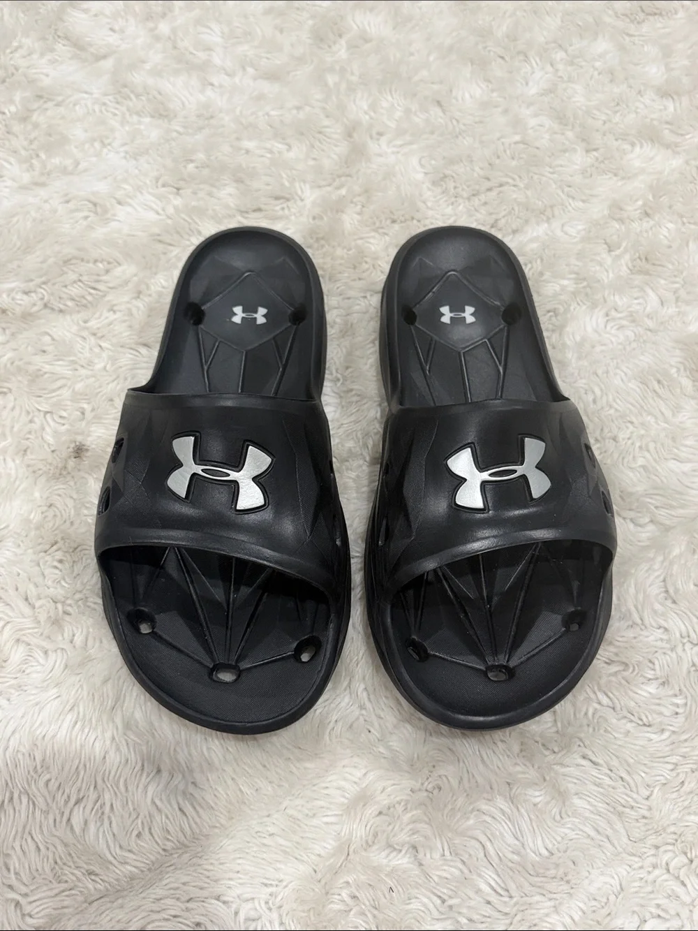 Under Armour Locker III Slide in black men’s size 8